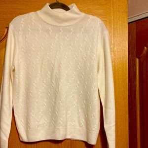 Dress Barn women white sweater. Size LP. 100% acrylic.machine wash cold.
